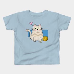 Cute cat with string Kids T-Shirt